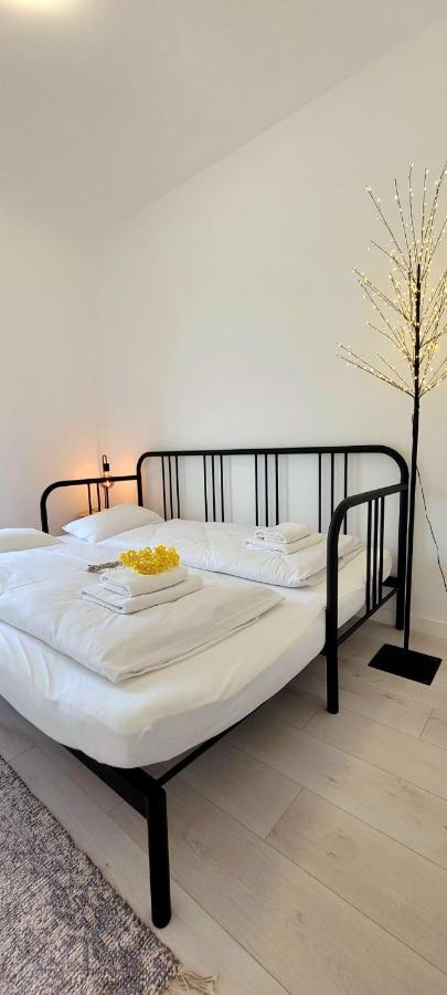 17 Dom Duzy Parking , Mandoria , Ptak , 2 Sypialnie Lub 1 Sypialnia, Taras , Autostrada A1, Kalinowskiego 17E Wifi Łódź Esterno foto